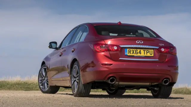 infiniti-q50-2016-zaga