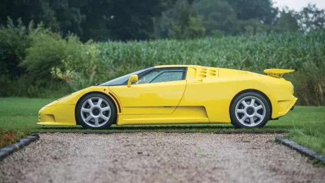 Bugatti EB110 SS lateral