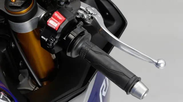 Yamaha R1 2015 10