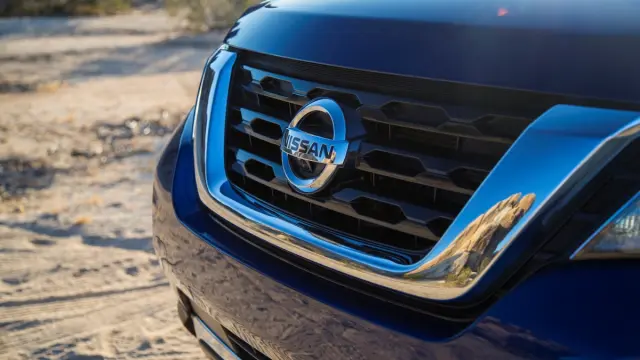 Nissan Pathfinder 2017 parrilla