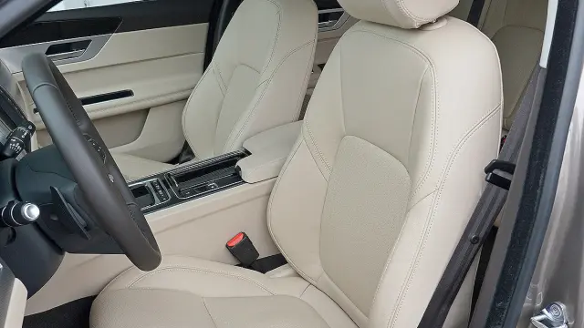 Jaguar XF delanteras