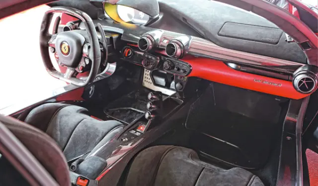 Ferrari LaFerrari interior