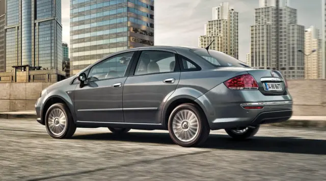Fiat Linea trasera