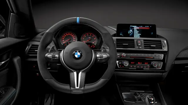 BMW M2 M Performance cabina
