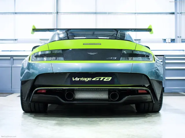 Aston Martin Vantage GT8