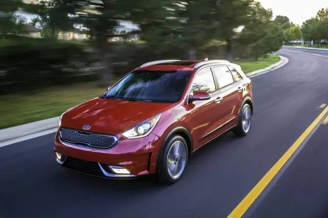 Nuevo Kia Niro 2017 tres cuartos delanteros