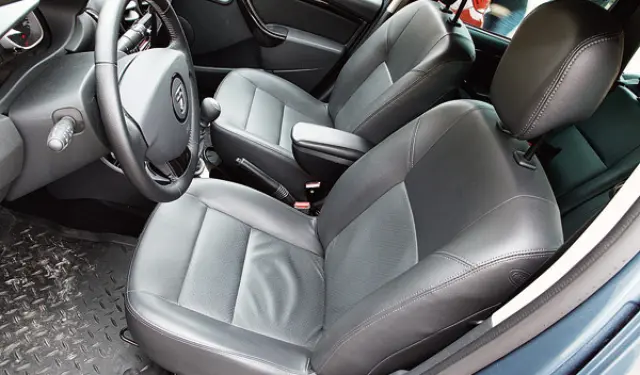 Dacia Duster laureate interior
