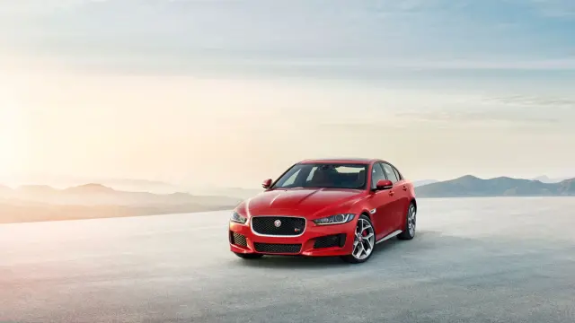 Jaguar XE delantera