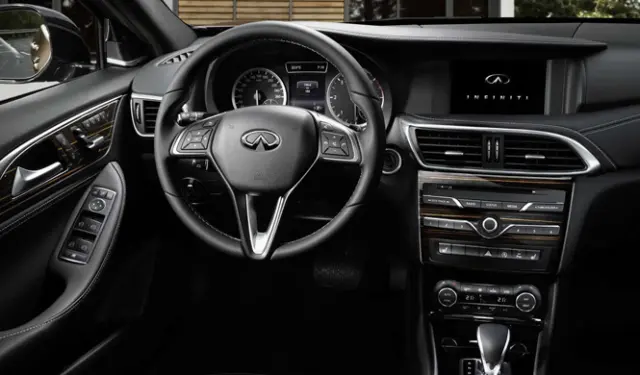 Infiniti Q30 2016