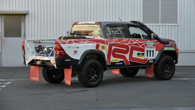 Tokio-Auto-Salón-2017-Toyota-hilux-revo-trd-axcr2016-zaga