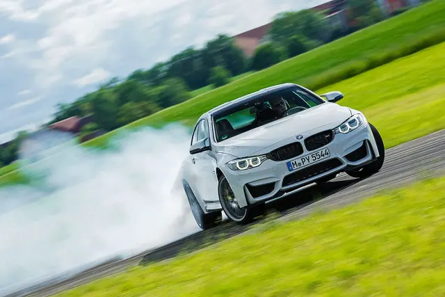 Prueba radical: BMW M4 Competition lateral drift