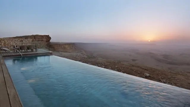 piscina Hotel Beresheet