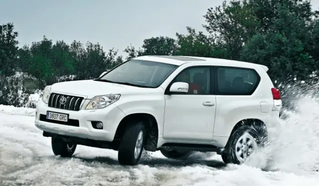 toyota-land-cruiser-derrape