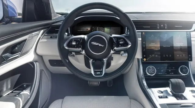 Interior del Jaguar XF 2021