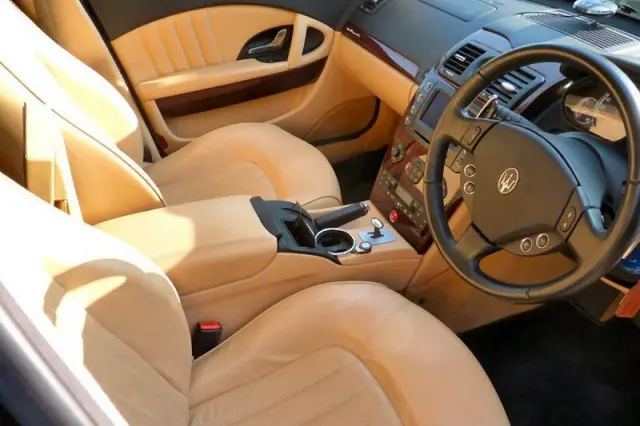 Maserati Quattroporte V Elton John asientos delanteros