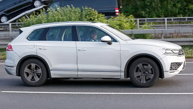 Volkswagen Touareg 2018 cazado lateral
