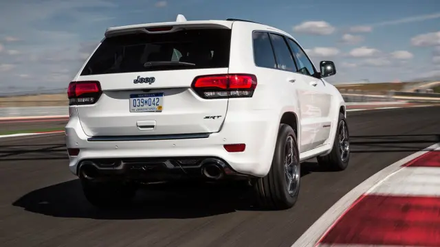 Mayores rivales nuevo BMW X5 M Jeep Grand Cherokee SRT8 zaga