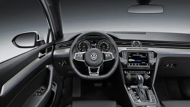 Volkswagen Passat GTE interior