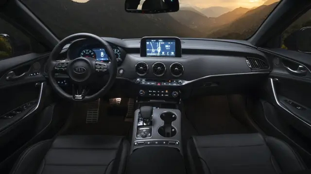 virtud-kia-stinger-habitáculo