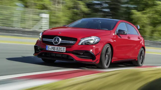 coches-más-potentes-motor-cuatro-cilindros-Mercedes-AMG-45