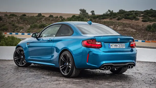 BMW M2 2016 trasera