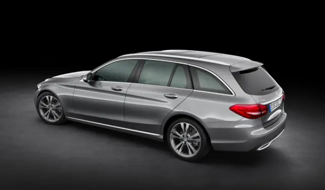 Especialmente en la zaga, el aspecto del nuevo Mercedes Clase C Estate es mucho más compacto