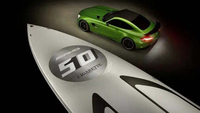 Cigarette Marauder 50 Mercedes-AMG GT R detalle