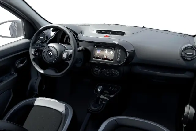El interior incluye el sistema multimedia Easy Link 7