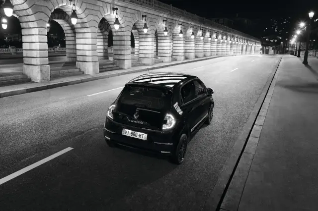 El Twingo Urban Night está disponible con el motor de gasolina y eléctrico