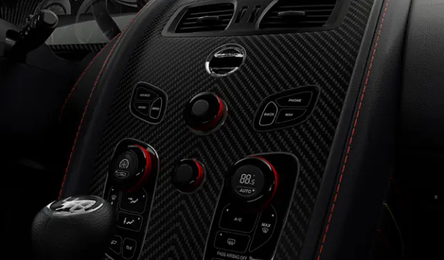 Aston Martin Vantage Red Bull Racing Edition consola central