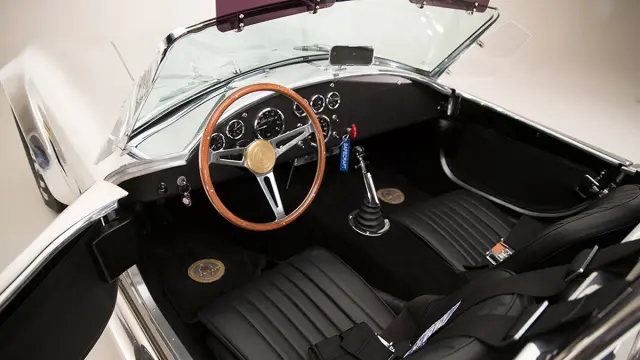 Shelby Cobra 427 50 Aniversario interior