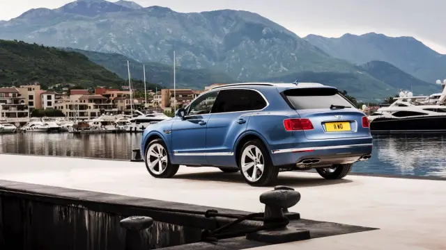 Bentley Bentayga diésel tres cuartos traseros