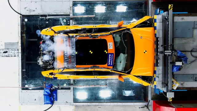 Volvo XC60 2017 crash test