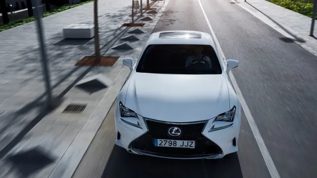 Este Lexus se muestra algo perezoso al volver a ponerse en marcha en un semáforo, por ejemplo.
