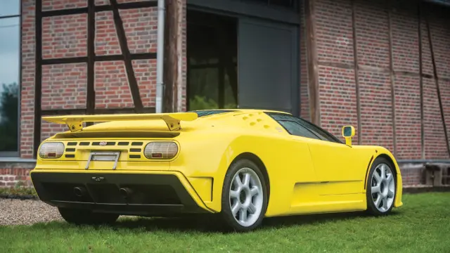 Bugatti EB110 SS trasera