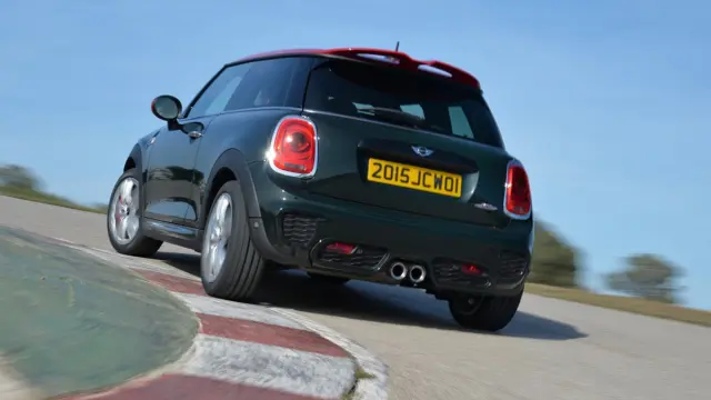 coches-divertidos-eficientes-Mini-JCW-zaga