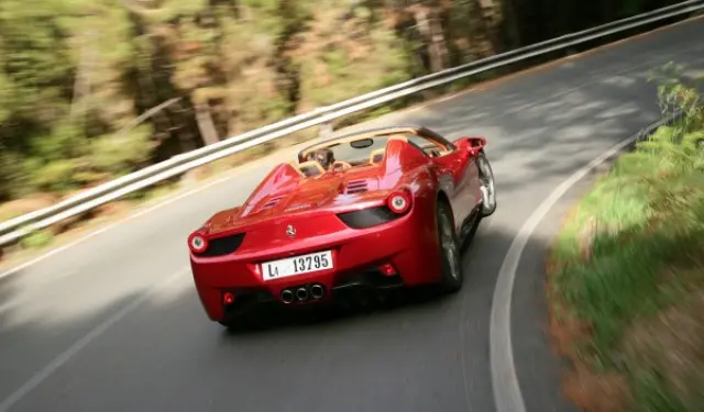Ferrari 458 Spider trasera