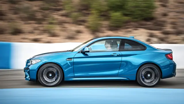 BMW M2 2016 lateral