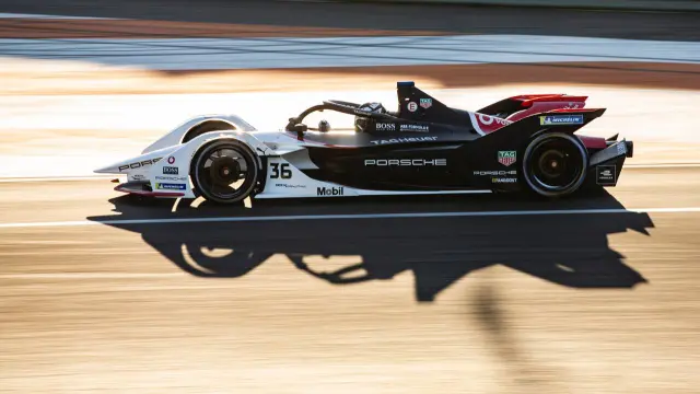 El Porsche de Fórmula E durante los entrenamientos en Valencia