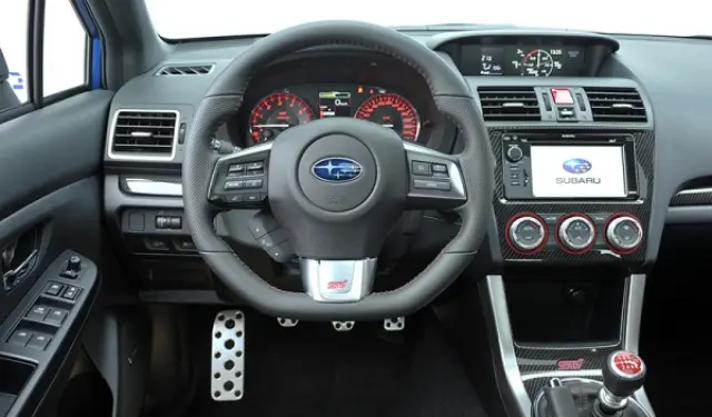 Interior del Subaru WRX STI