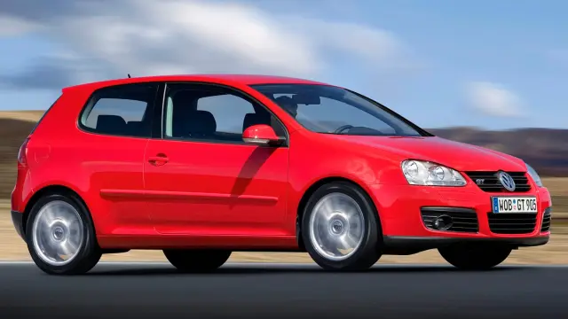 Volkswagen Golf delantera