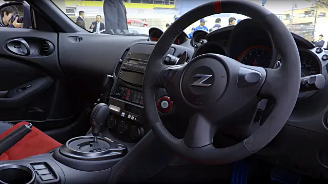 Nissan 370Z Nismo Policia Japón interior