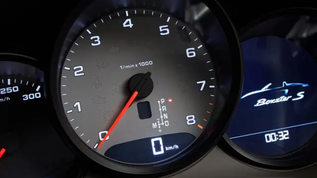 coches-más-potentes-motor-cuatro-cilindros-porsche-718-boxster-cayman-s-detalle