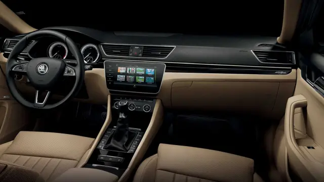 Skoda Superb 2017 habitáculo
