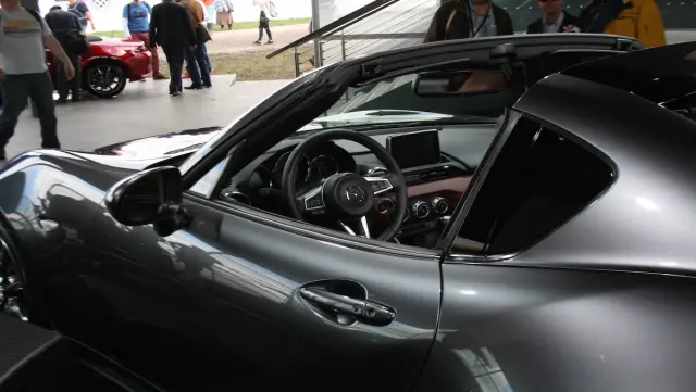 Mazda-MX-5-RF-ventana-techo