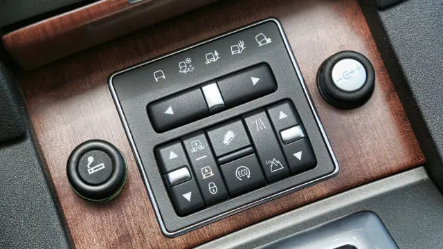 Land Rover Discovery 4 SDV6 HSE terrain response