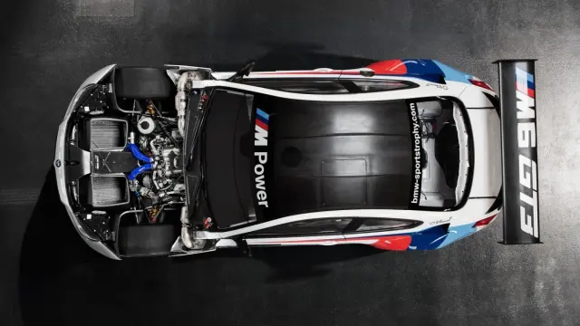 BMW-M6-GT3-2016-vista-cenital-capó-abierto
