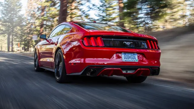 coches-mas-corren-menos-dinero-ford-mustang-zaga
