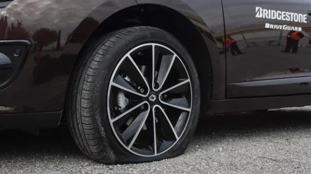 Bridgestone-DriveGuard-rueda-normal-pinchada