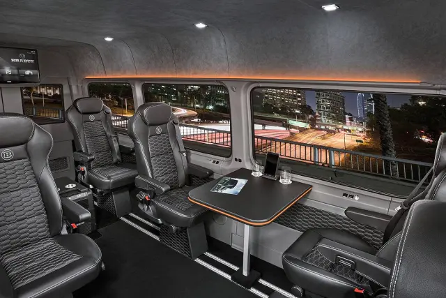 Brabus VIP Conference Lounge. Una oficina-suite rodante...